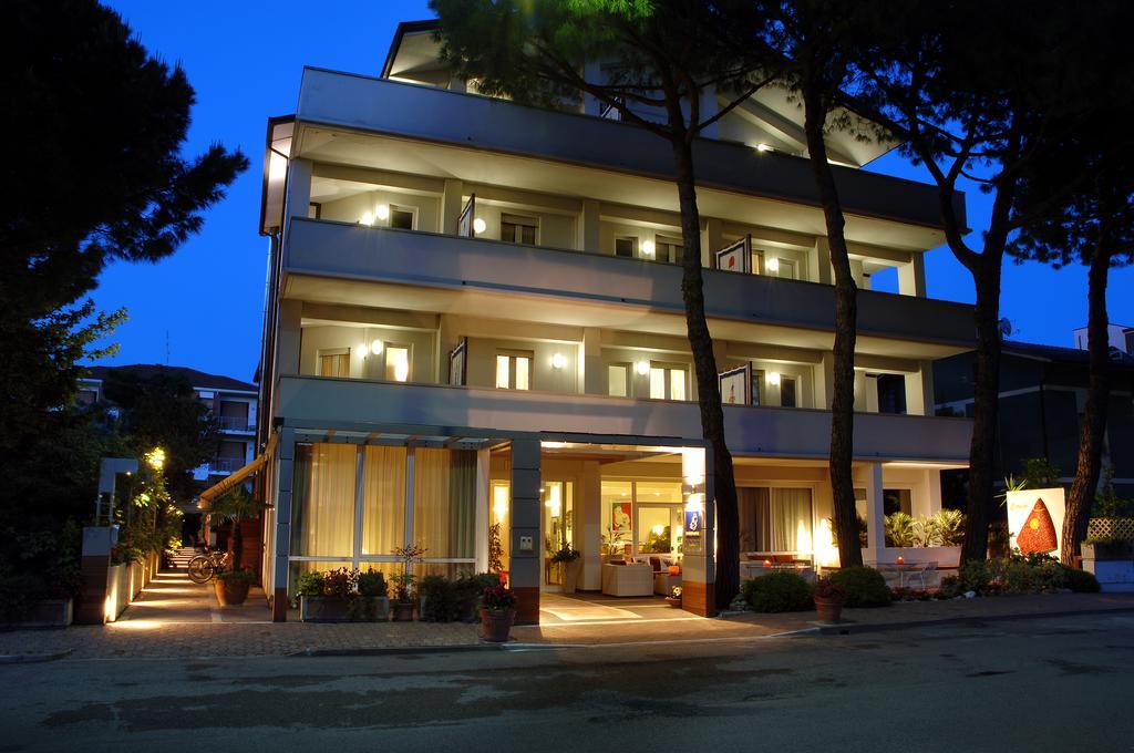 Hotel Eros Residence Cervia Bagian luar foto